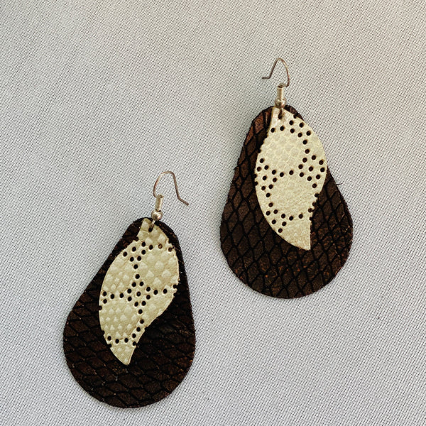 crée toi meme tes boucle d'oreille en cuir atelier découverte, atelier artisanal  à colombes, maroquinerie