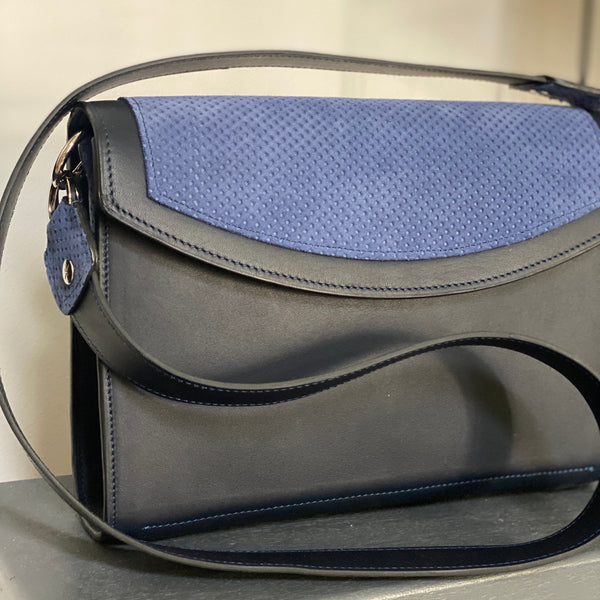 sac vani en cuir bleu artisanat d'art ippyoo colombes
