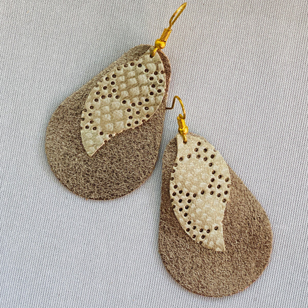 crée toi meme tes boucle d'oreille en cuir atelier découverte, atelier artisanal  à colombes, maroquinerie