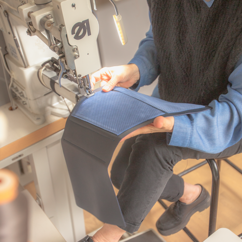 stage decouverte du travail du cuir, formation maroquinerie, stage creatif cuir, artisanat d'art , carole pradelle, ippyoo, savoir-faire du cuir, colombes, 92