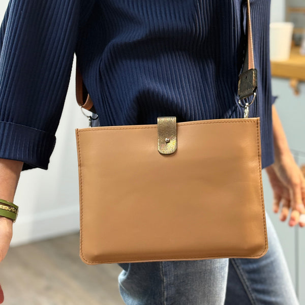 stage decouverte du travail du cuir, formation maroquinerie, stage creatif cuir, artisanat d'art , carole pradelle, ippyoo, savoir-faire du cuir, colombes, 92