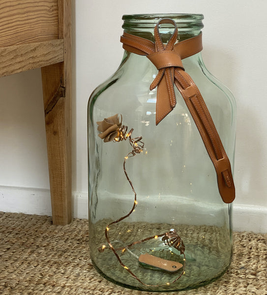 pot en verre grand taille  habillage cuir finition seller, lampe déco haut de gamme; artisan français cuir;  Carole Pradelle; ippyoo; colombes; hautes de seine; paris