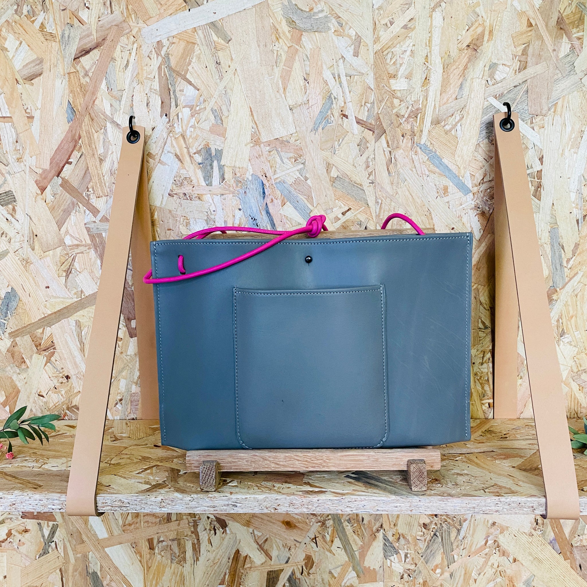 SAC EN CUIR HAUTE DE GAMME , CUIR VERITABLE, ARTISANAT D'art, Carole Pradelle , ippyoo, colombes, hauts de seine