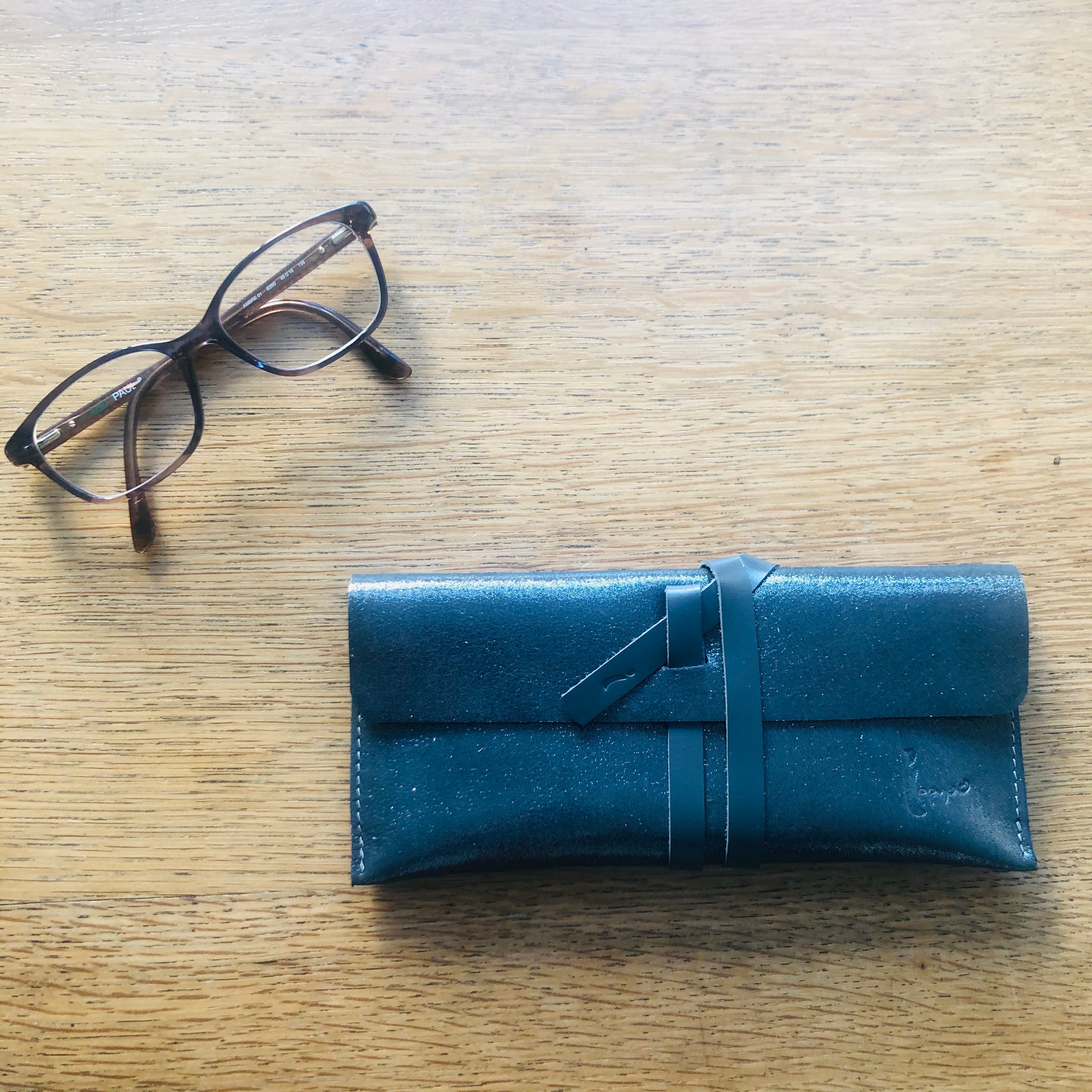 pochette, etui à lunette,, made in France, Carole Pradelle, Maroquinerie Colombes, 92 hauts de seine, paris, artisan d'art