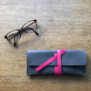pochette, etui à lunette,, made in France, Carole Pradelle, Maroquinerie Colombes, 92 hauts de seine, paris, artisan d'art