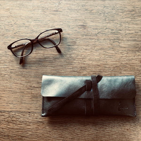 pochette, etui à lunette,, made in France, Carole Pradelle, Maroquinerie Colombes, 92 hauts de seine, paris, artisan d'art