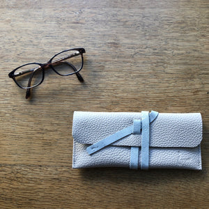 pochette, etui à lunette,, made in France, Carole Pradelle, Maroquinerie Colombes, 92 hauts de seine, paris, artisan d'art