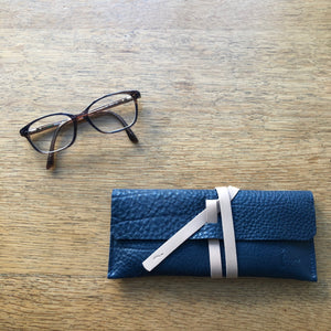 pochette, etui à lunette,, made in France, Carole Pradelle, Maroquinerie Colombes, 92 hauts de seine, paris, artisan d'art