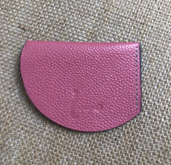 marque page en cuir rose grainé 