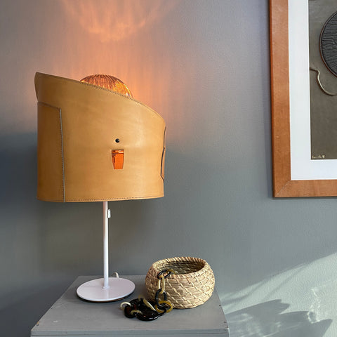 Lampe, cuir et metal, maroquinier, sellier, artisanat d'art, Carole Pradelle, carole P, colombes, 92