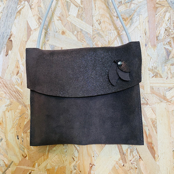 pochette en cuir; maroquinerie; carole pradelle; ippyoo; colombes; hauts de seine; paris ; Maroquinière